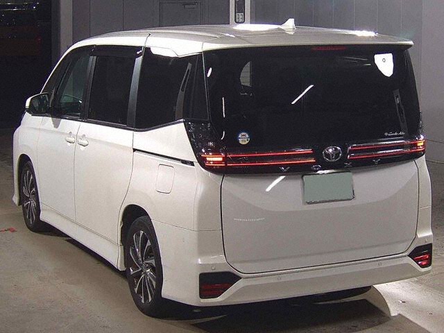 2022 Toyota Voxy S-Z auction photo 2