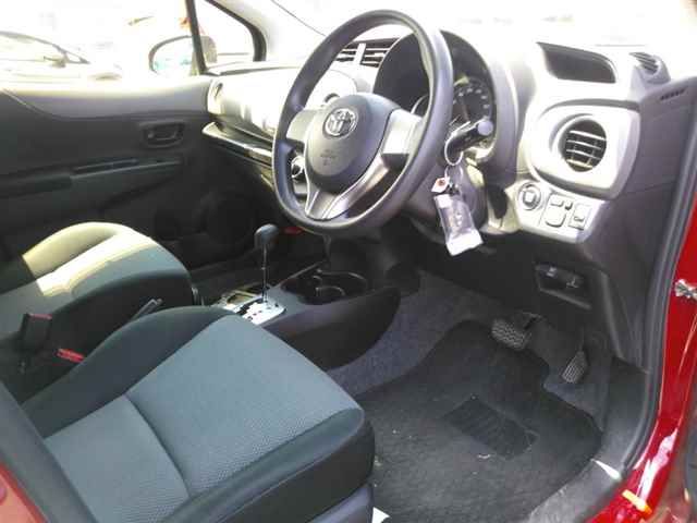 2014 Toyota Vitz Fスマイルエディション auction photo 3