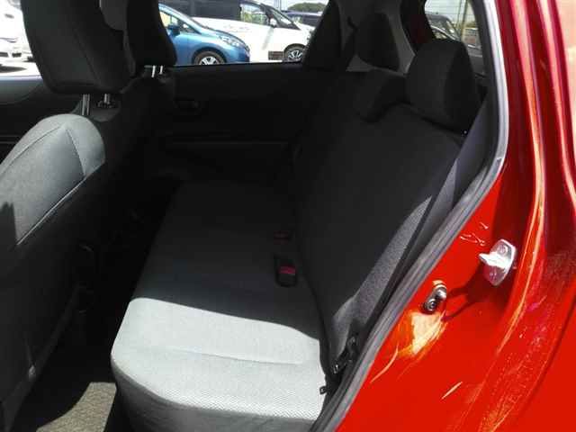 2014 Toyota Vitz Fスマイルエディション auction photo 9
