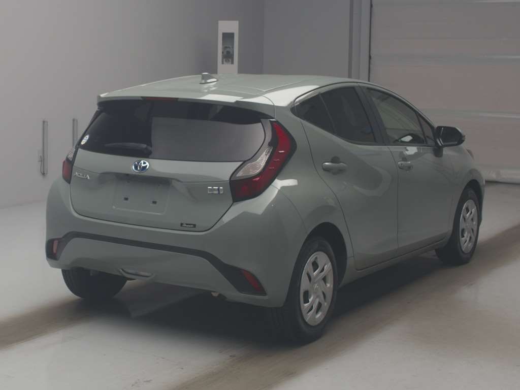 2022 Toyota Aqua X auction photo 2