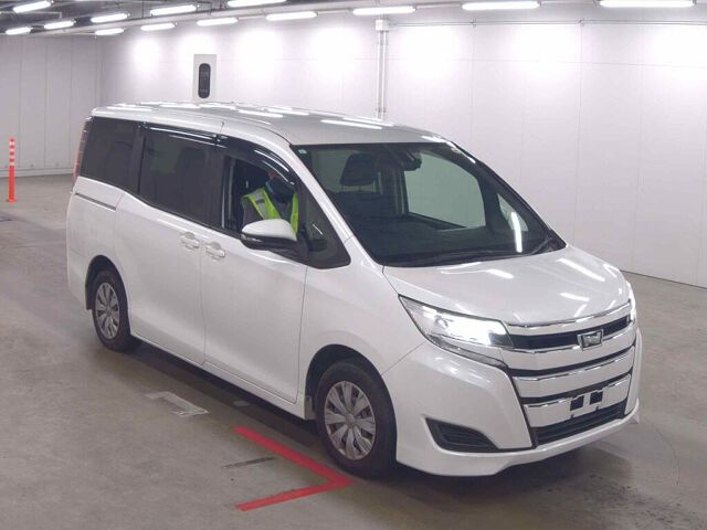 2019 Toyota Noah フクシ Japan auction vehicle