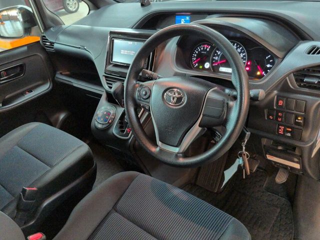 2019 Toyota Noah フクシ auction photo 3