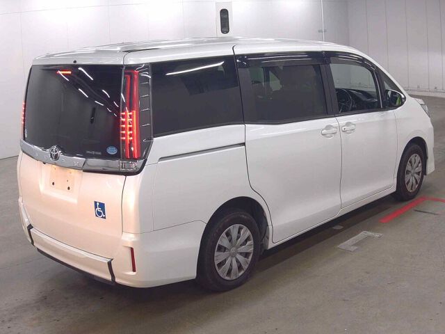 2019 Toyota Noah フクシ auction photo 5