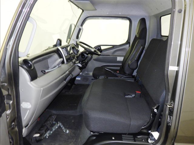 2021 Mitsubishi Fuso Canter With crane auction photo 8