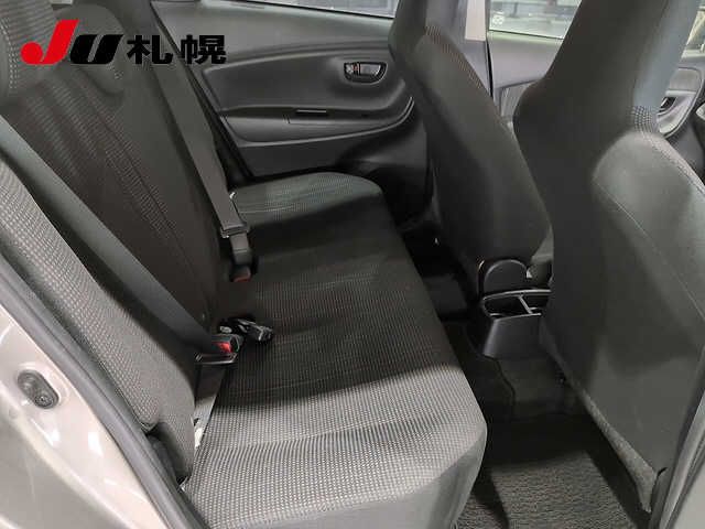 2019 Toyota Vitz 4WD F auction photo 7