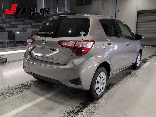 2019 Toyota Vitz 4WD F auction photo 2