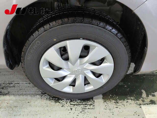 2019 Toyota Vitz 4WD F auction photo 9