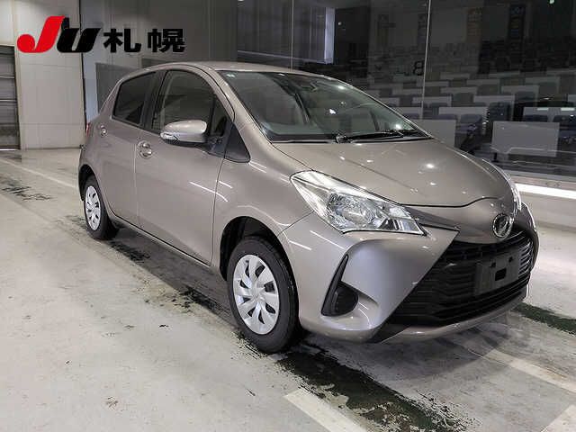 2019 Toyota Vitz 4WD F auction photo 8