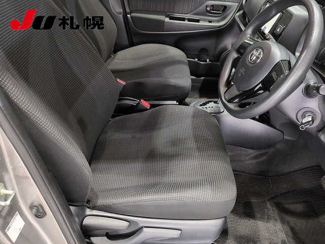 2019 Toyota Vitz 4WD F auction photo 5