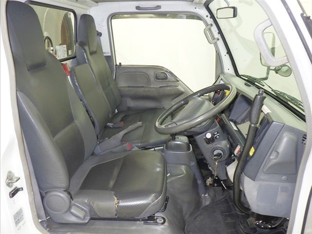 2010 Isuzu Elf dump auction photo 5