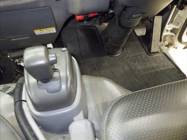 2010 Isuzu Elf dump auction photo 7