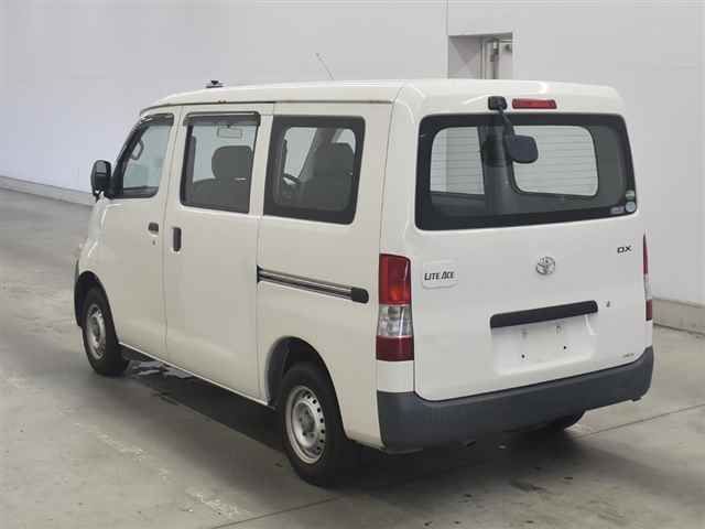 2015 Toyota LiteAce Van DX auction photo 2