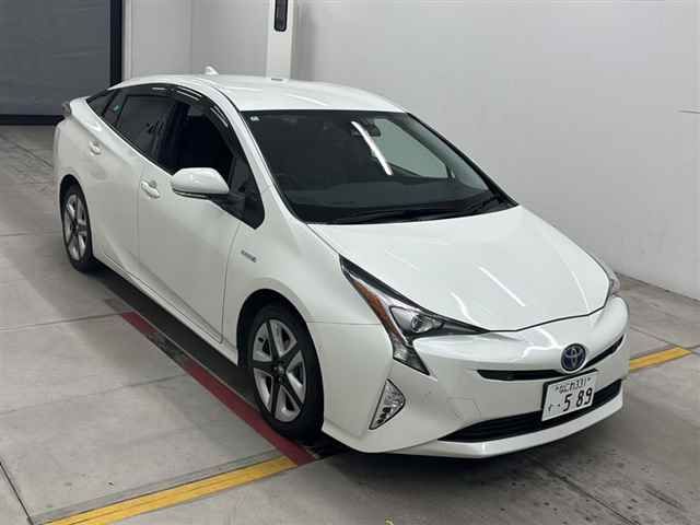 Japan Auction Vehicles 12 2018 Toyota Prius A Touring Selection auction photo