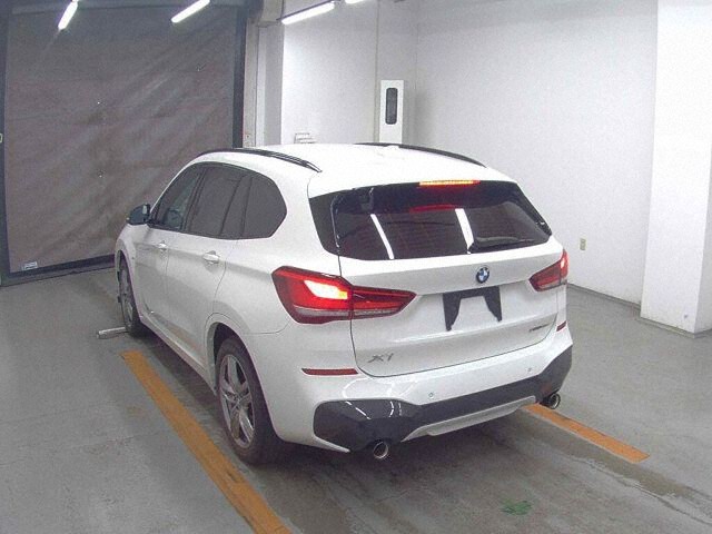 2021 BMW X1 XDR18DM Sjoy+ 4WD auction photo 2