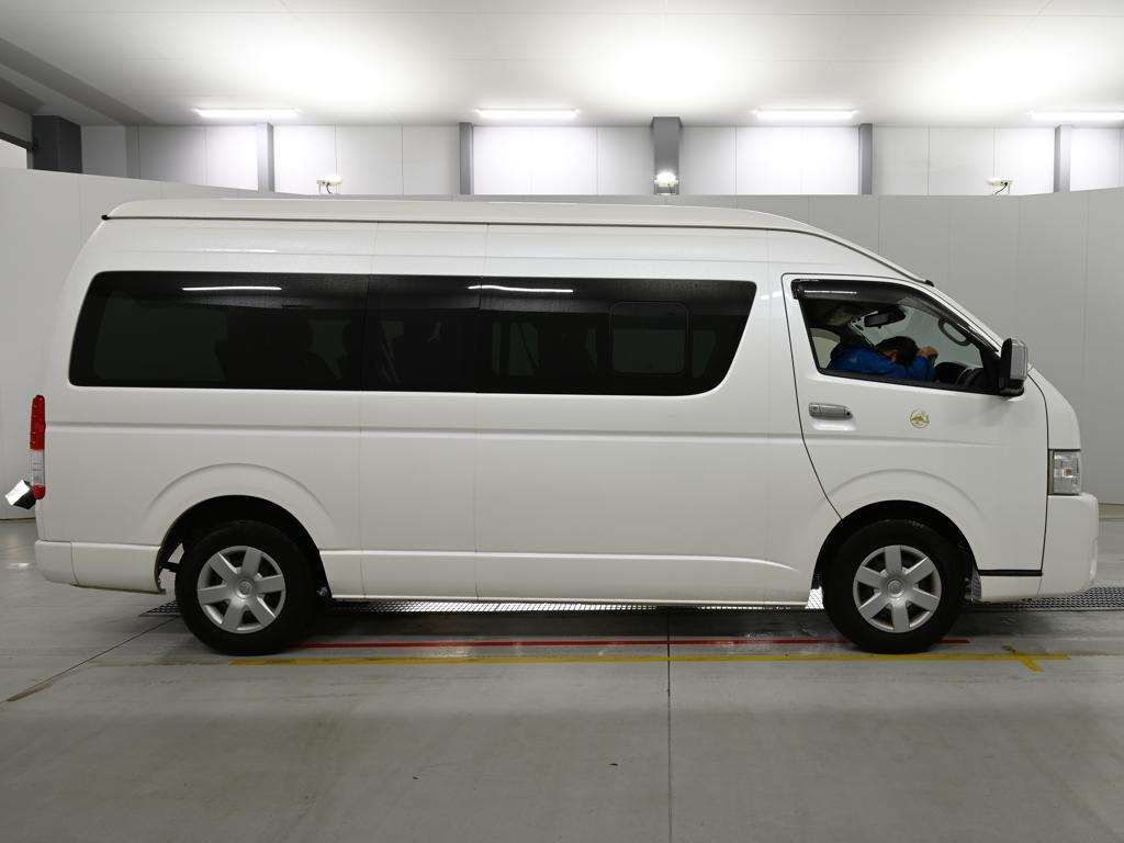 2021 Toyota Hiace グランドキャビン auction photo 3