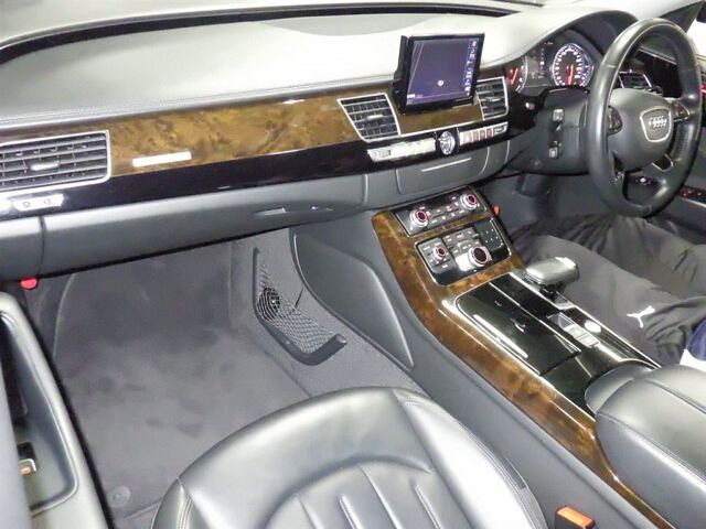 2017 Audi A8 3.0TFSIクワトロ 4WD auction photo 3