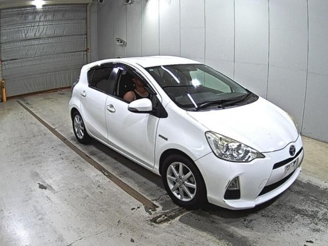 2013 Toyota Aqua S Japan auction vehicle