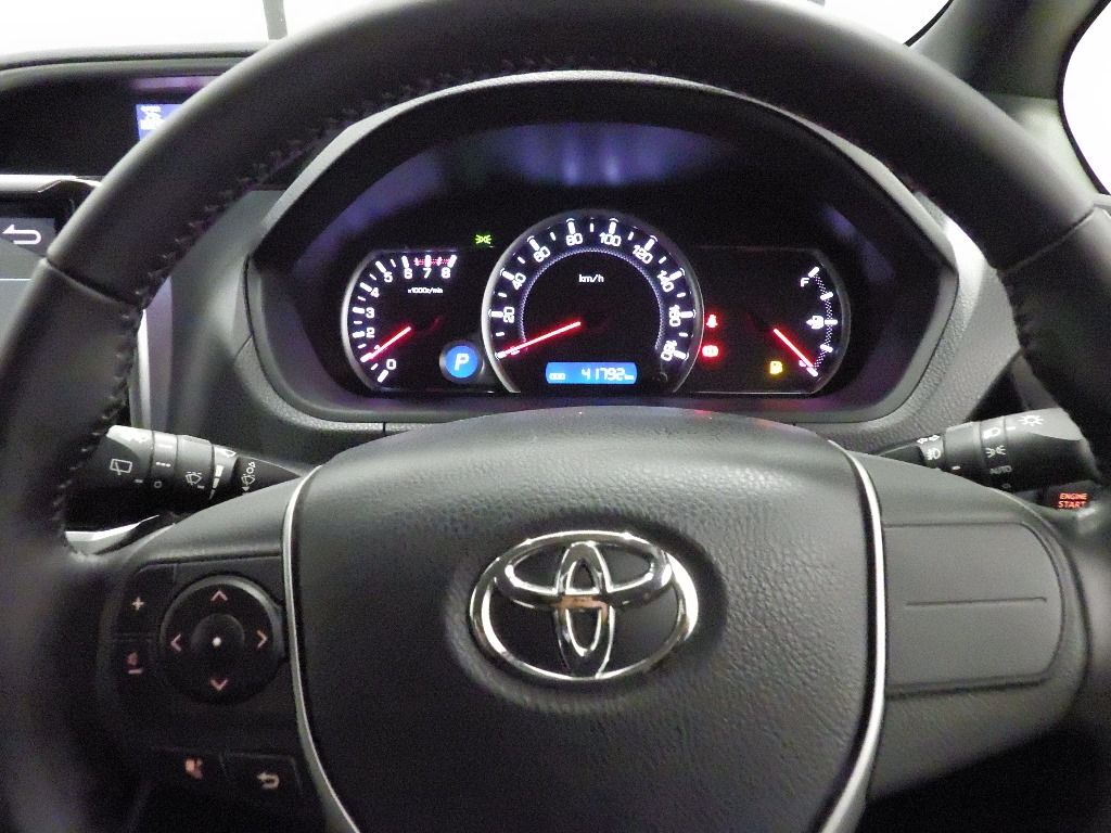 2016 Toyota Voxy ZS Kira II 7 people auction photo 10