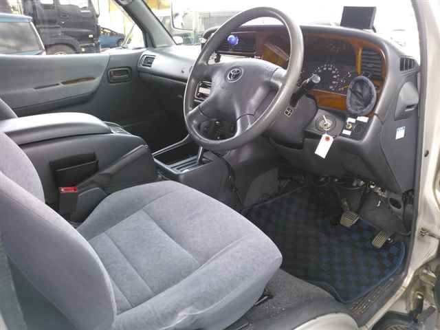 2001 Toyota Hiace 4WD Camping auction photo 3
