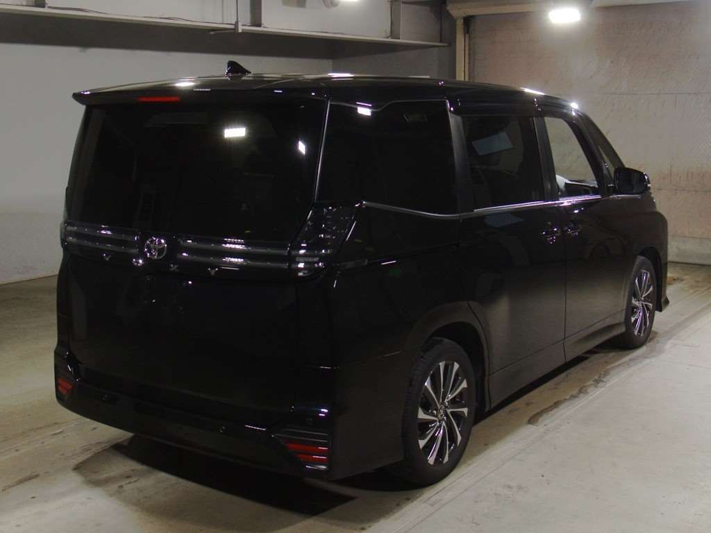 2022 Toyota Voxy S-Z auction photo 2