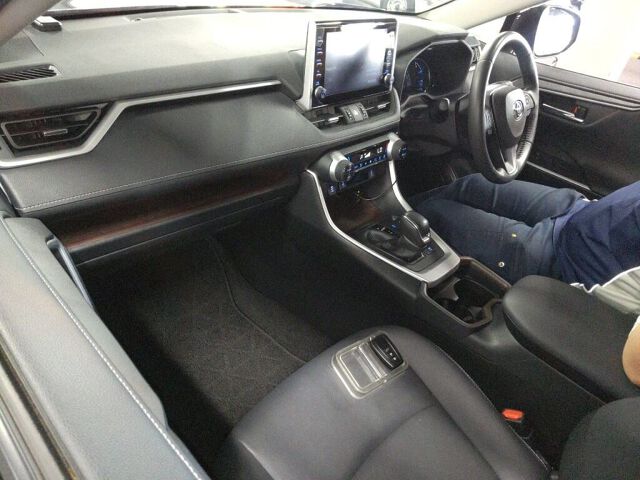 2021 Toyota RAV4 ハイブリッドG 4WD auction photo 3