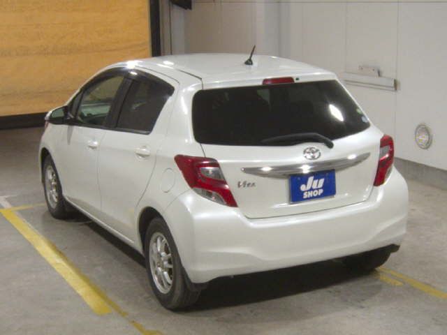 2014 Toyota Vitz auction photo 2