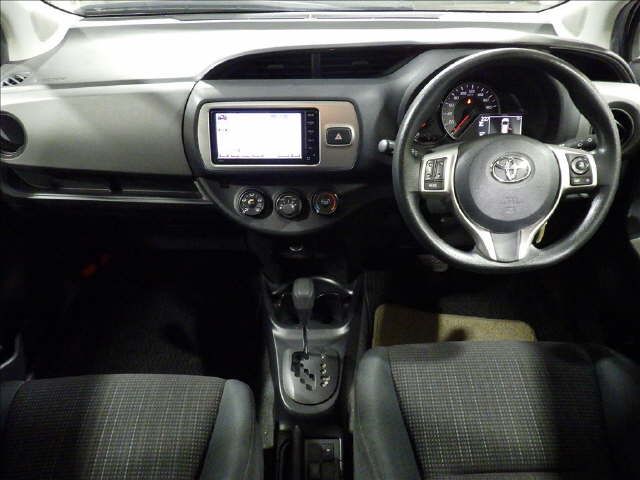 2014 Toyota Vitz auction photo 3