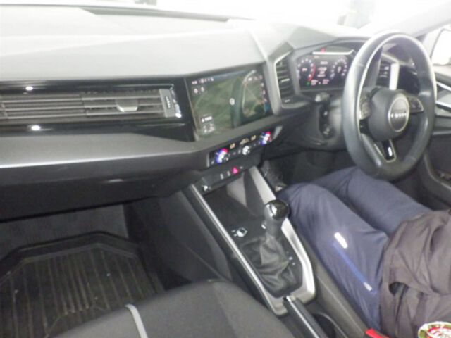 2020 Audi A1 Sportback 35TFSIアドバンス auction photo 3