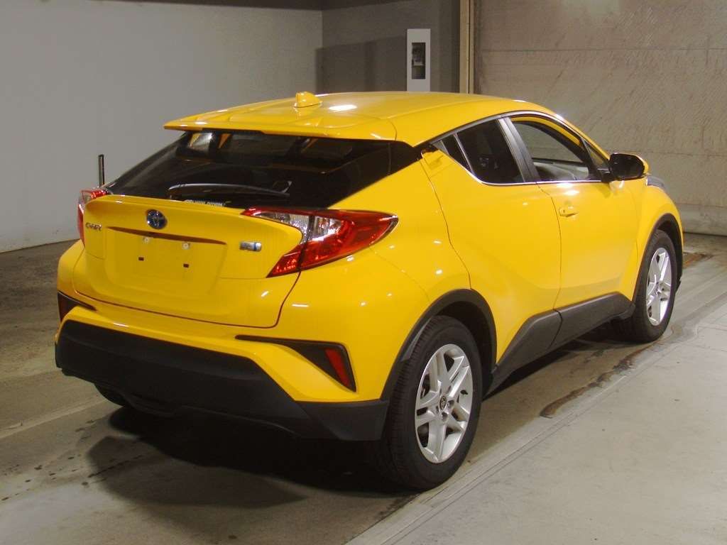 2022 Toyota C-HR S auction photo 2
