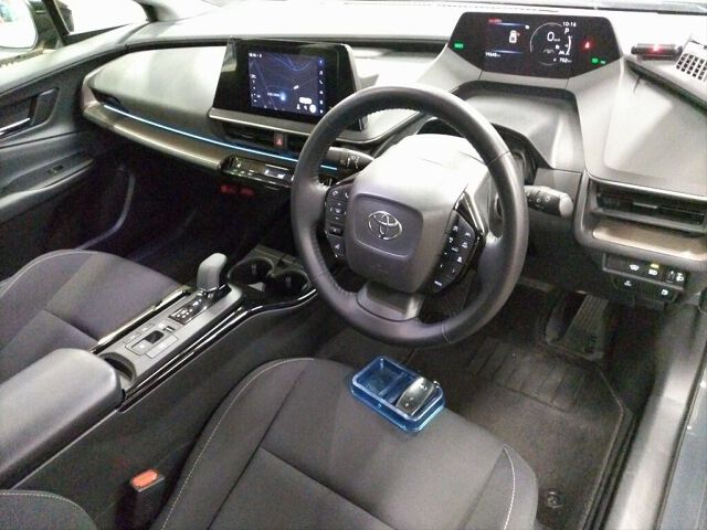 2024 Toyota Prius G 4WD auction photo 3