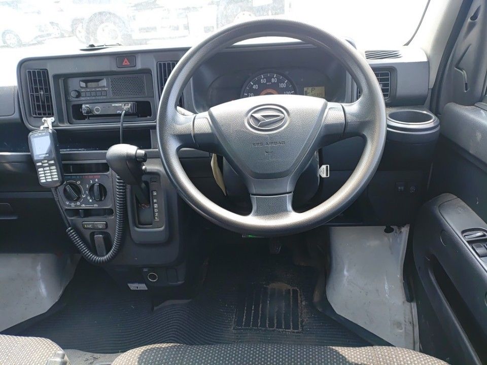 2018 Daihatsu ハイゼット カーゴ auction photo 3