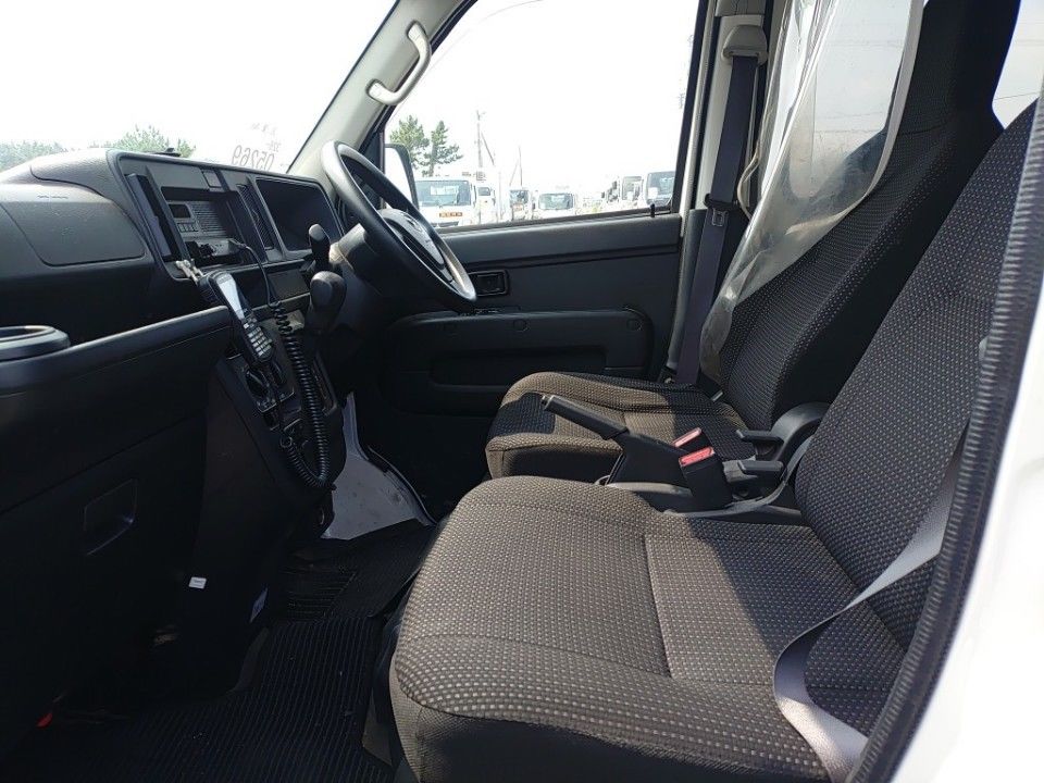 2018 Daihatsu ハイゼット カーゴ auction photo 16