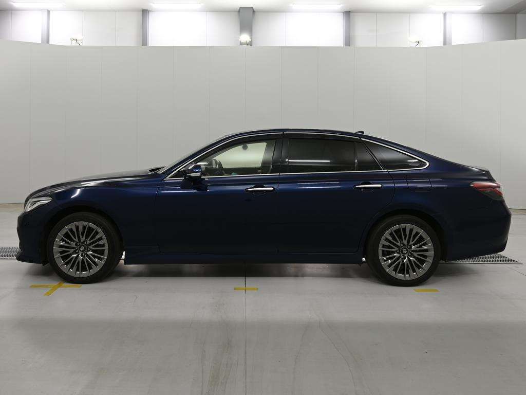 2021 Toyota Crown G-Executive Four 4WD auction photo 4