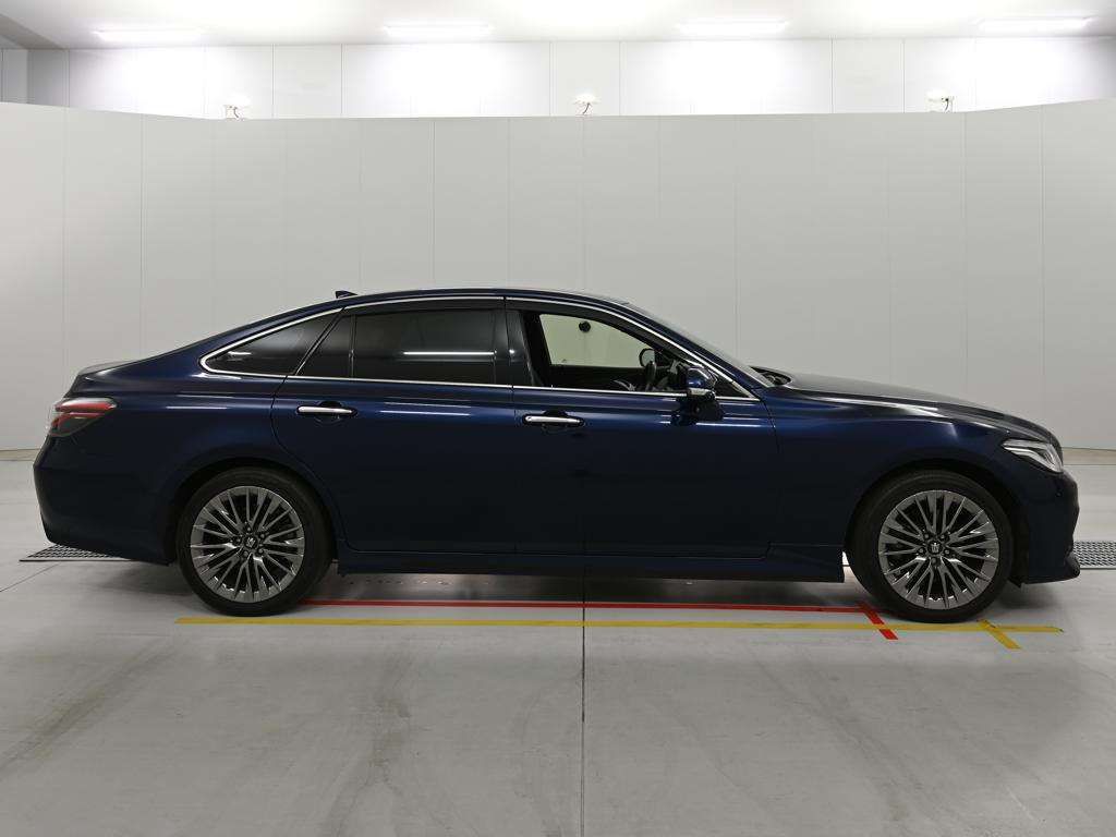 2021 Toyota Crown G-Executive Four 4WD auction photo 3
