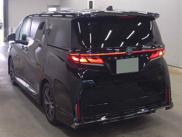 2025 Toyota Vellfire Z Premier auction photo 2