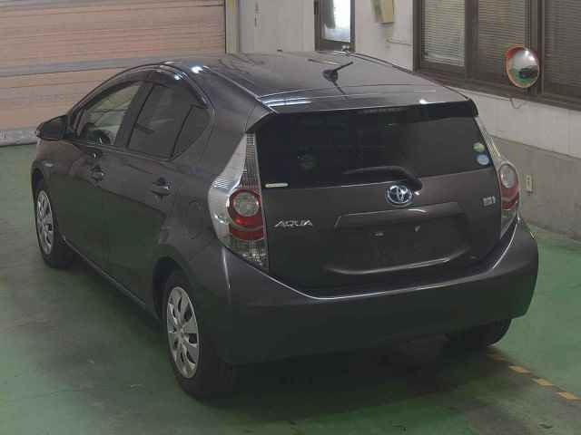 2014 Toyota Aqua S auction photo 2