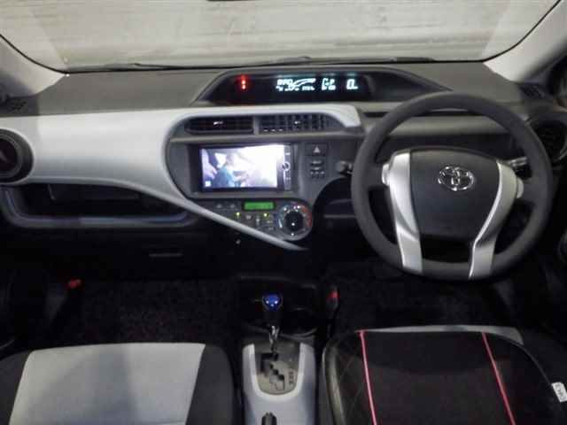 2014 Toyota Aqua S auction photo 3