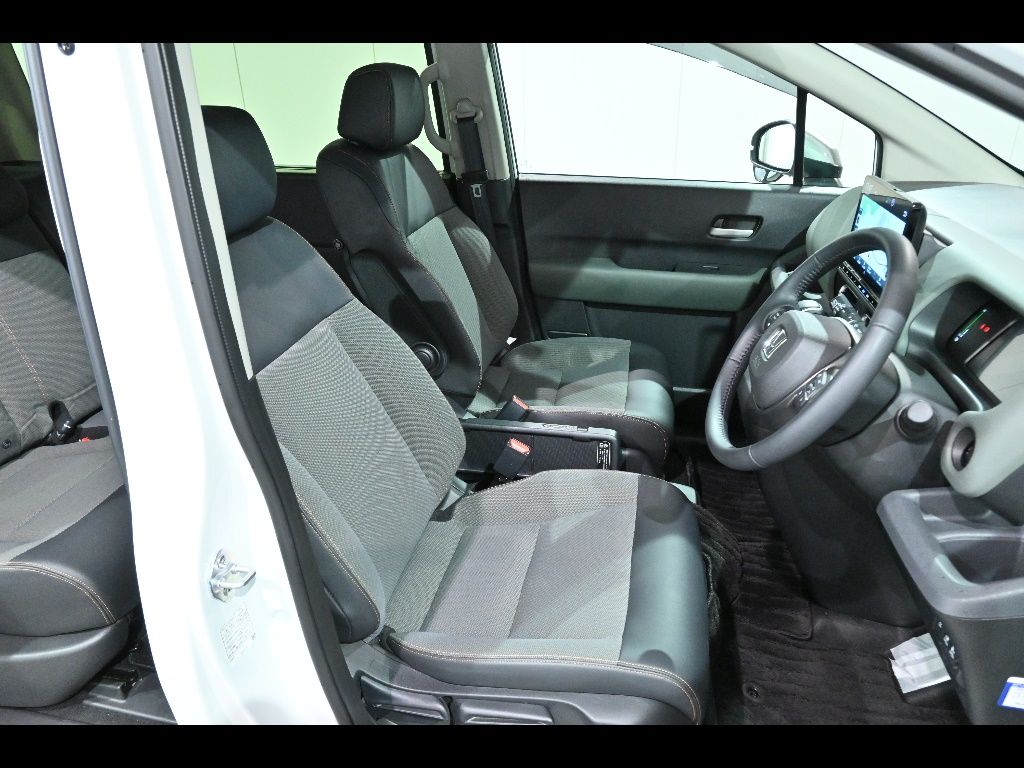 2024 Honda Freed e:HEVクロスター 5人 auction photo 6