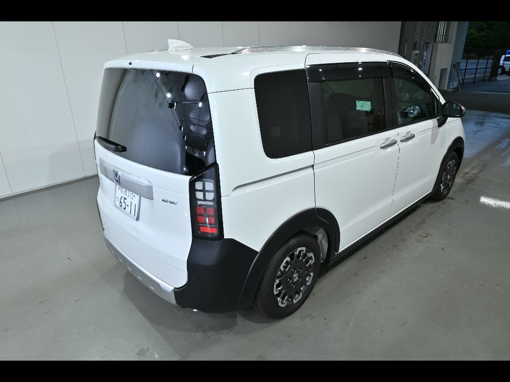 2024 Honda Freed e:HEVクロスター 5人 auction photo 2