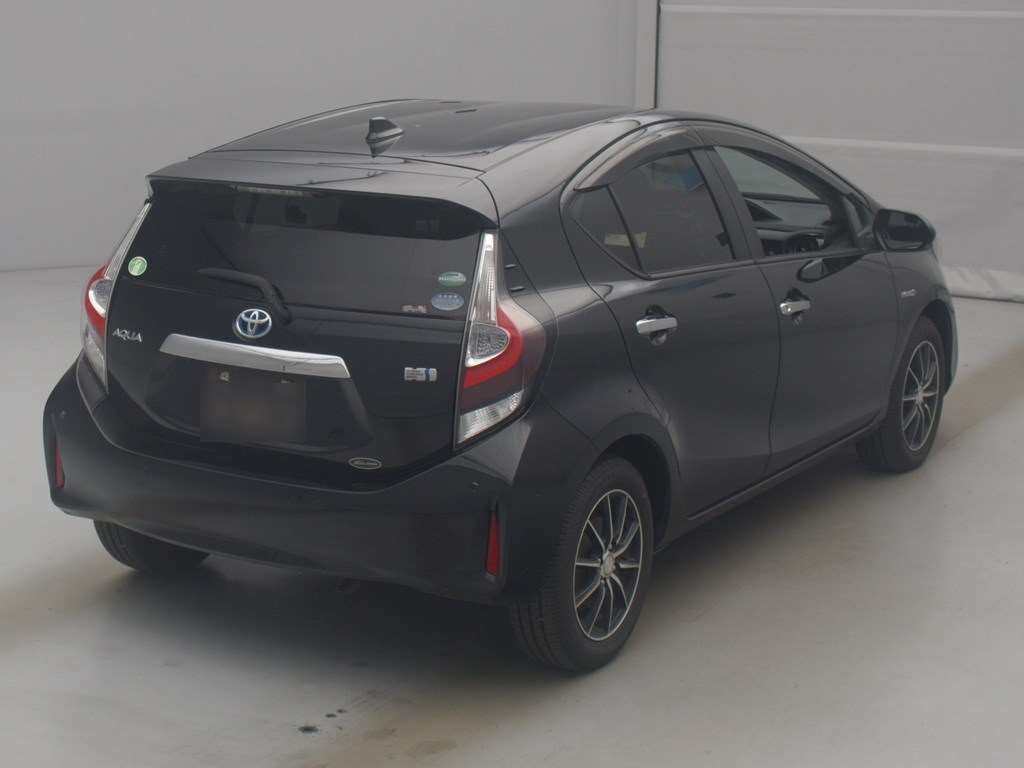 2019 Toyota Aqua Sスタイルブラック auction photo 2