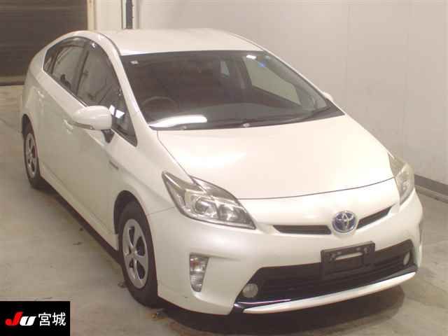 2014 Toyota Prius S Japan auction vehicle