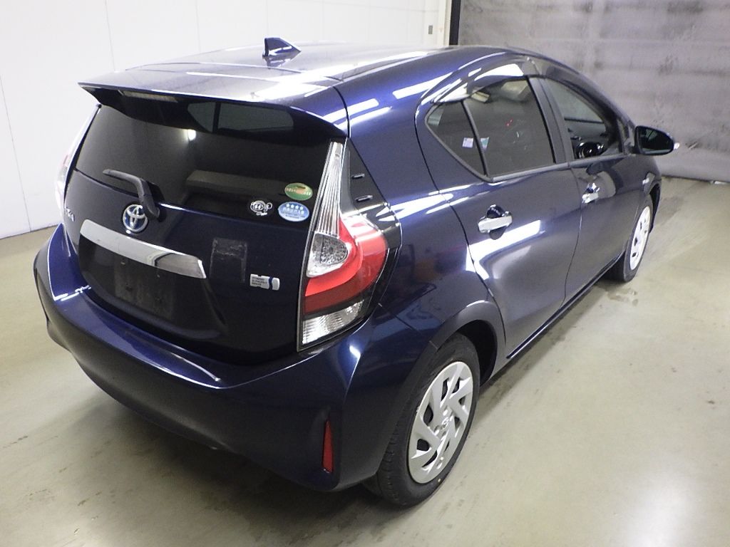 2017 Toyota Aqua S Style Black auction photo 2