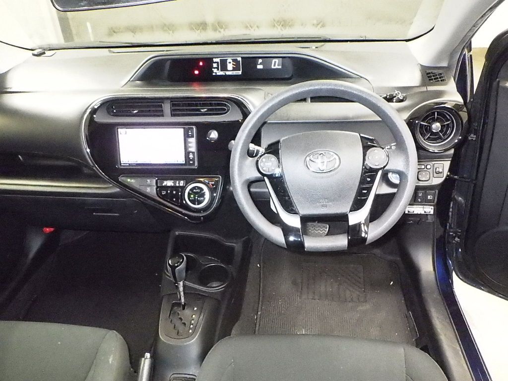 2017 Toyota Aqua S Style Black auction photo 3