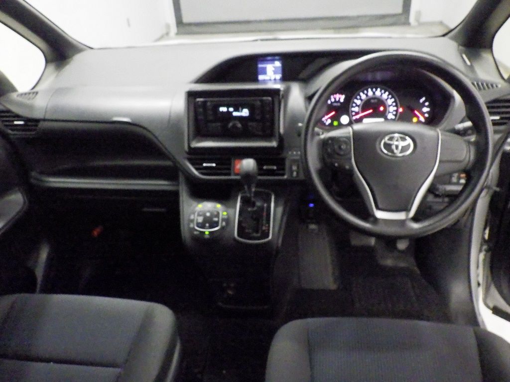 2019 Toyota Voxy X-Side Lift-Up Tilt Seat auction photo 3