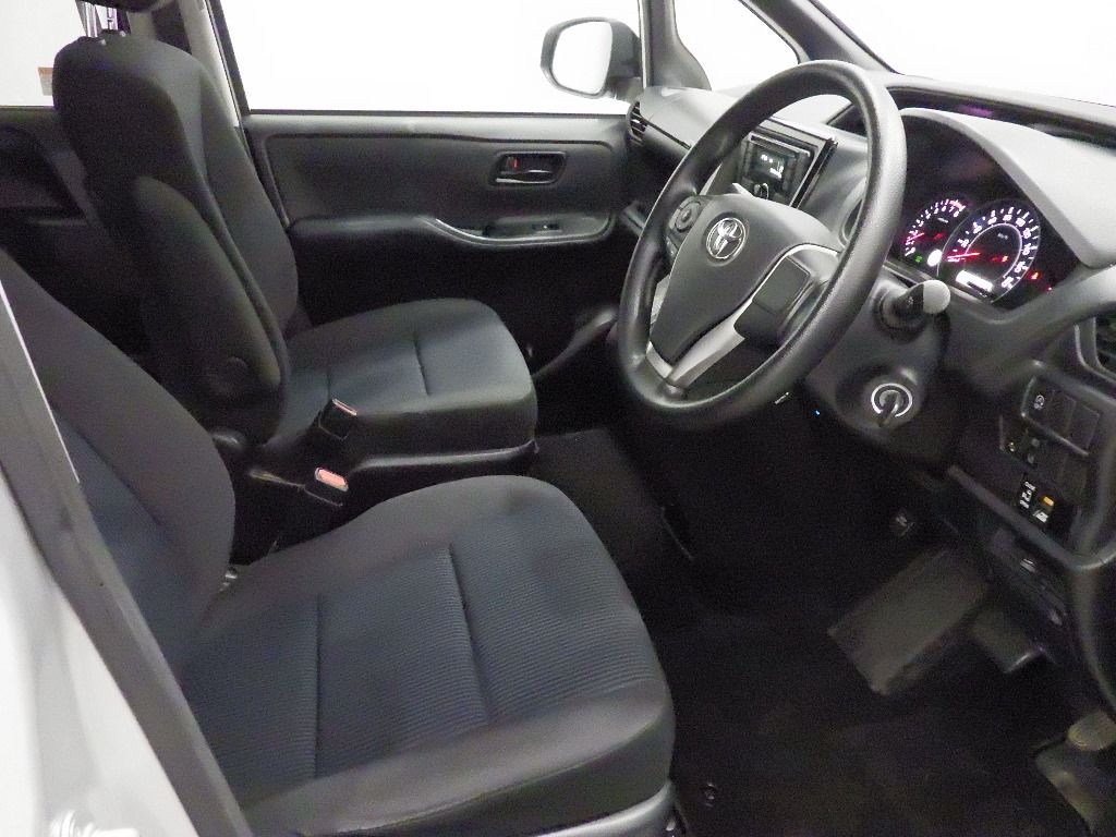 2019 Toyota Voxy X-Side Lift-Up Tilt Seat auction photo 6