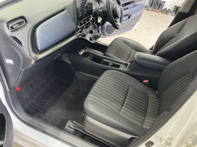 2022 Toyota Aqua Z auction photo 9