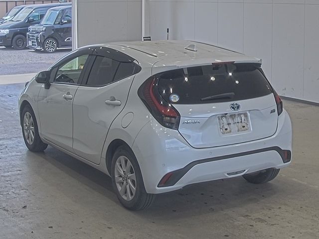 2022 Toyota Aqua Z auction photo 2