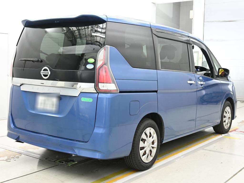 2017 Nissan Serena auction photo 2