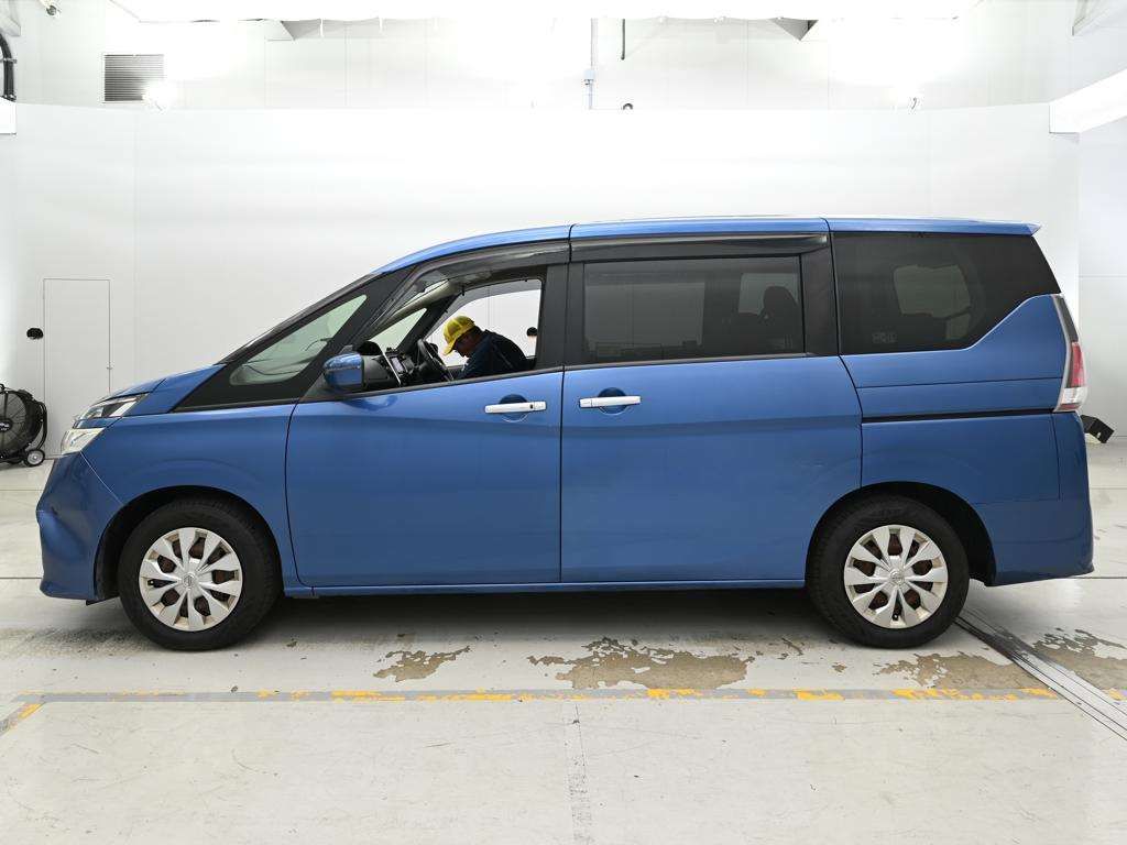 2017 Nissan Serena auction photo 4