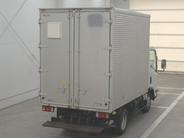 2018 Isuzu Elf バン auction photo 2